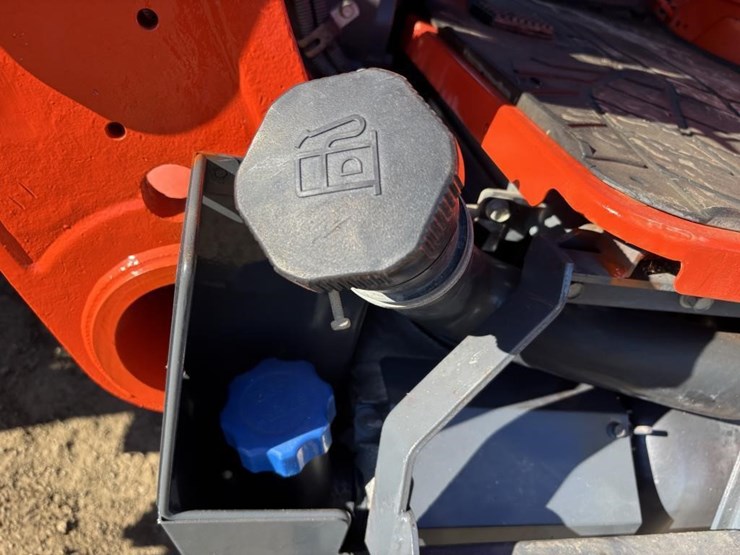 2018-kubota-m5-111d-image-25