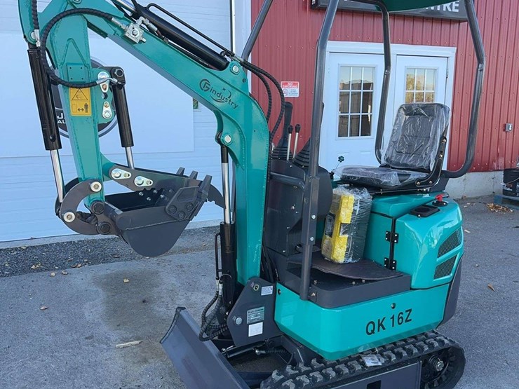 2025-cfg-qk16z-mini-excavator-image-1