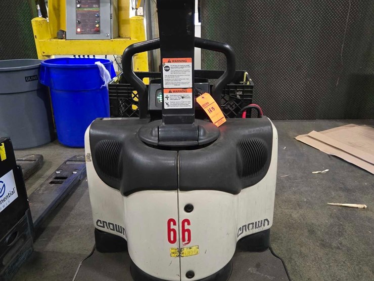 2015-crown-pe4500-60-image-4