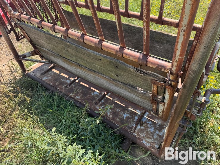 livestock-squeeze-chute-image-18