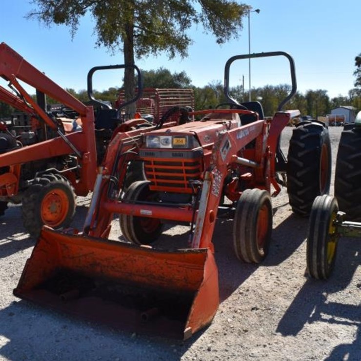 KUBOTA L4300E TRACTOR W/ LOADER (SERIAL # ___857) (SHOWING APPX 1,247 HOURS