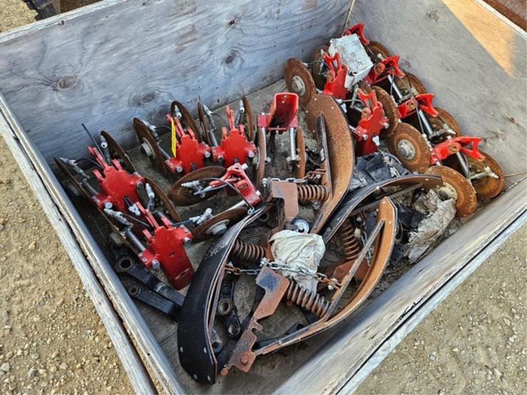 #3144-•-crate-white-planer-parts,-stalk-stompers-image-3