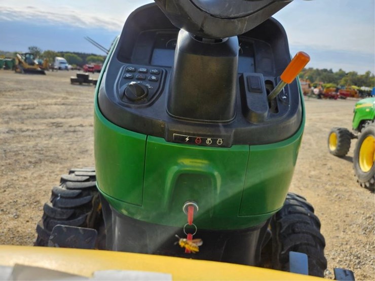 john-deere-3038e-image-18