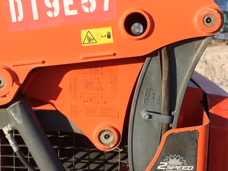 kubota-ssv65-image-23