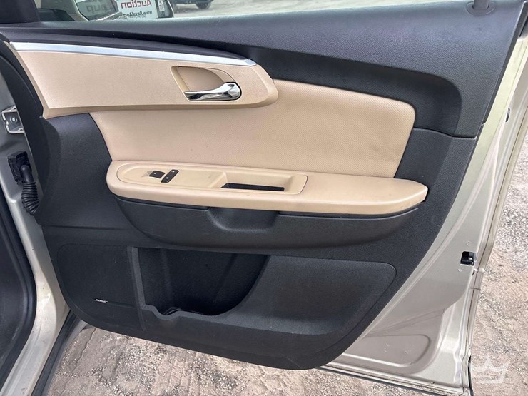 2010-chevrolet-traverse-image-18