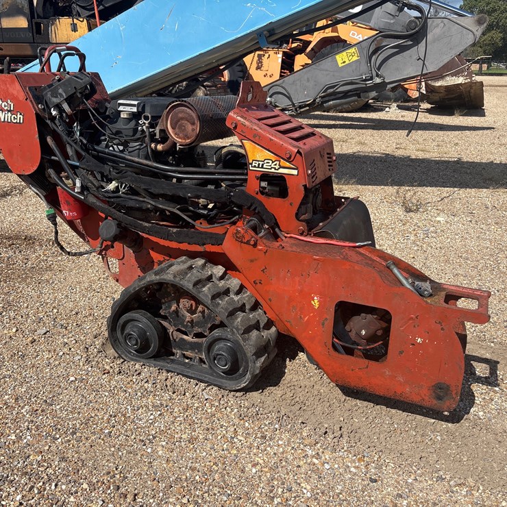 DITCH WITCH RT24