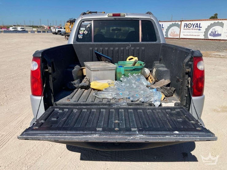 2004-ford-explorer-sport-trac-image-16