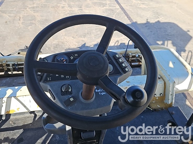 2014-caterpillar-cb54xw-image-23