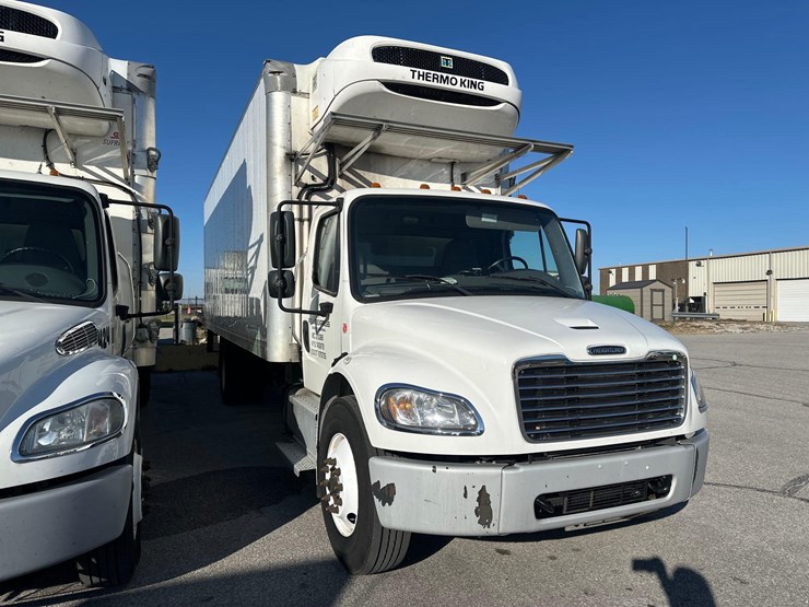 2020-freightliner-m2-106-image-3