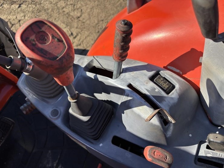 2018-kubota-m5-111d-image-34