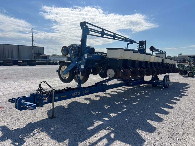 2002-kinze-3600-image-16