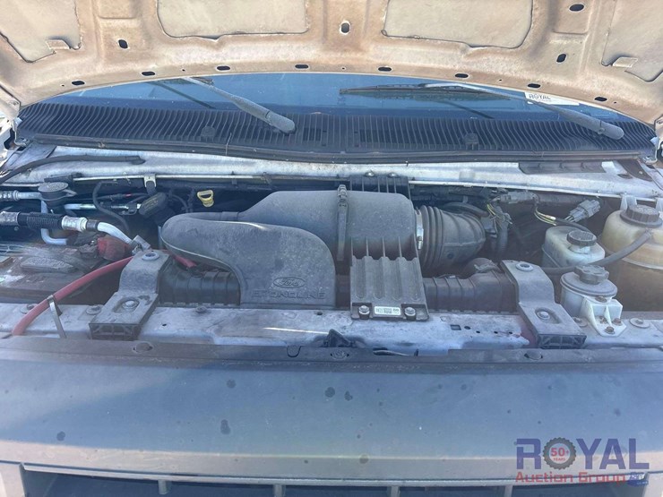 2013-ford-cargo-image-12