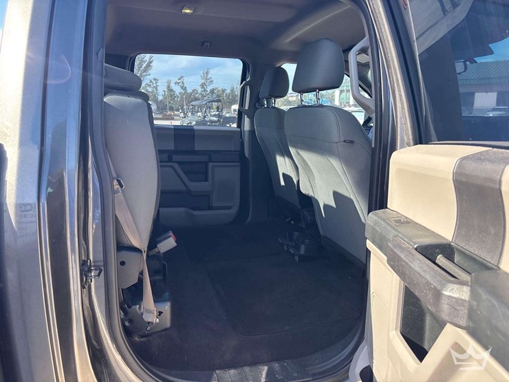 2015-ford-f-150-crew-cab-pickup-truck-image-19