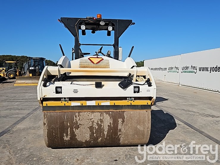 2014-caterpillar-cb54xw-image-15