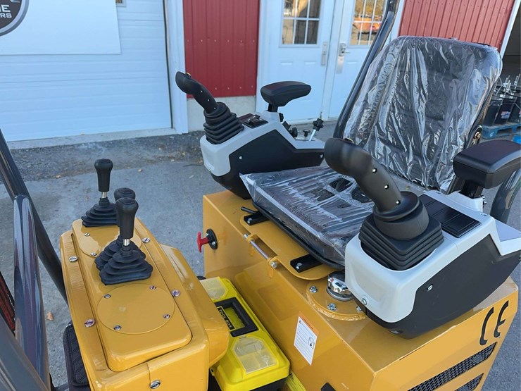 2025-agt-mx12z-mini-excavator-image-13