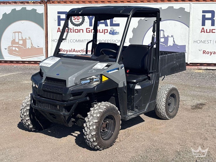 2021-polaris-electric-golf-cart-image-1
