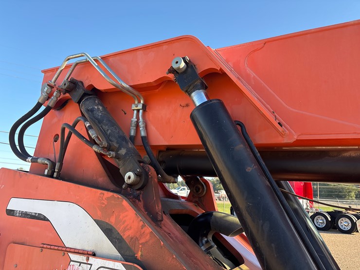 sky-trak-6042-image-15