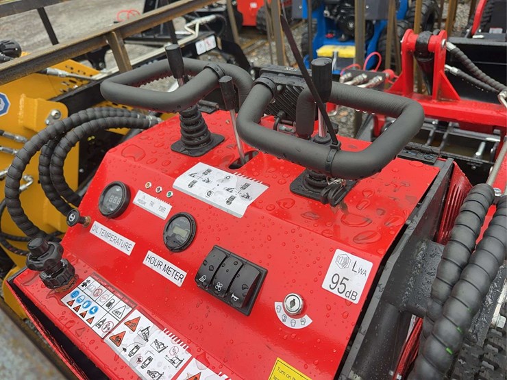 2025-yszt14-compact-track-loader-image-6