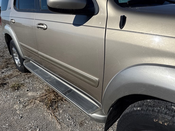 2004-toyota-sequoia-image-13