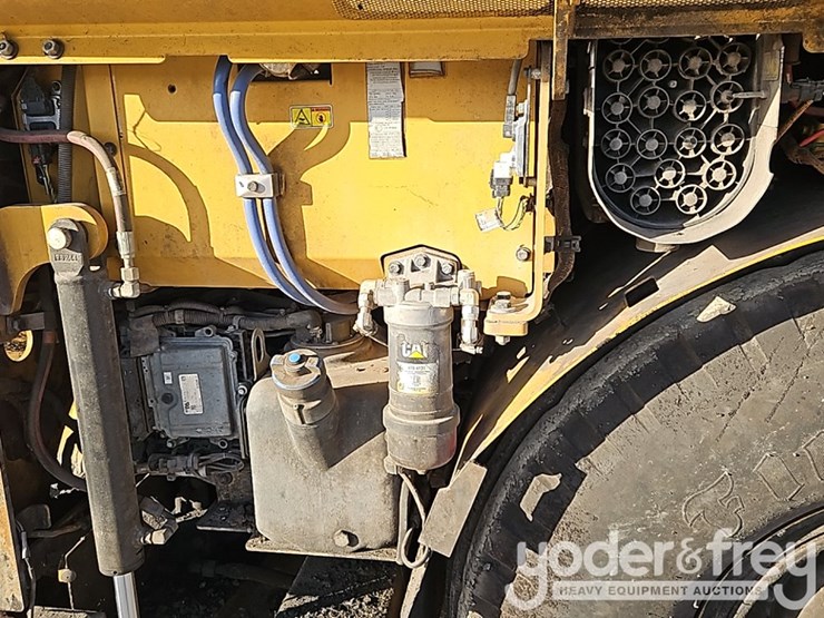 2017-caterpillar-ap-1000f-image-27