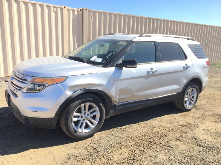 2013-ford-explorer-xlt-image-2