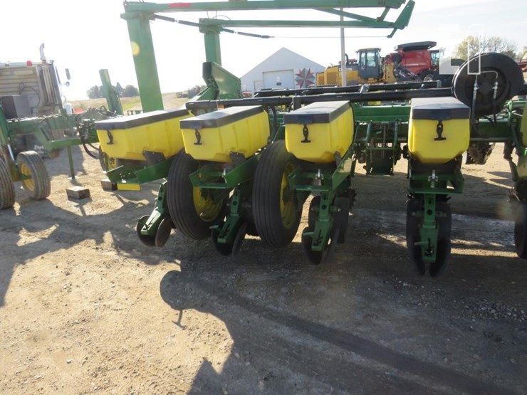 2000-john-deere-1770-image-9