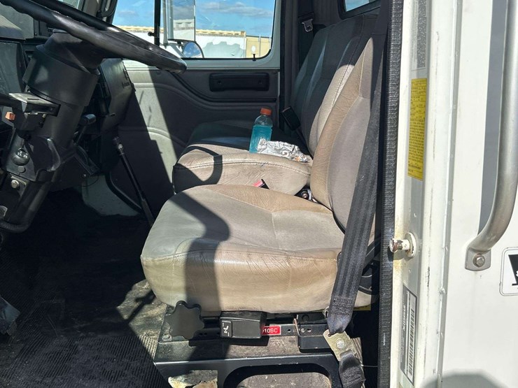 2002-international-4700-image-16