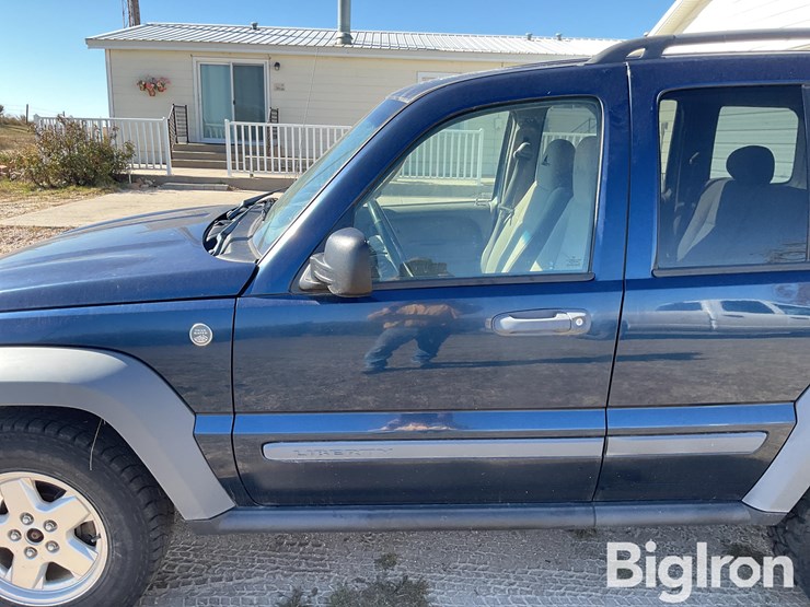 2005-jeep-liberty-sport-image-12