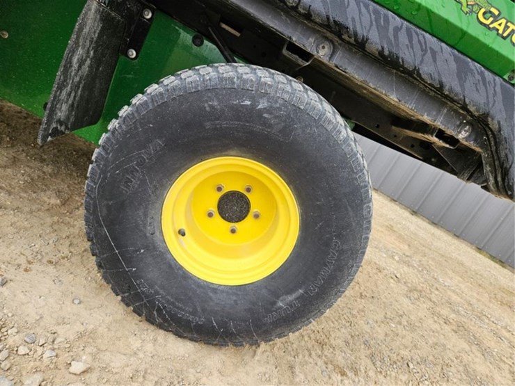 2011-john-deere-gator-image-36