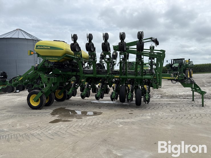 john-deere-16-image-4