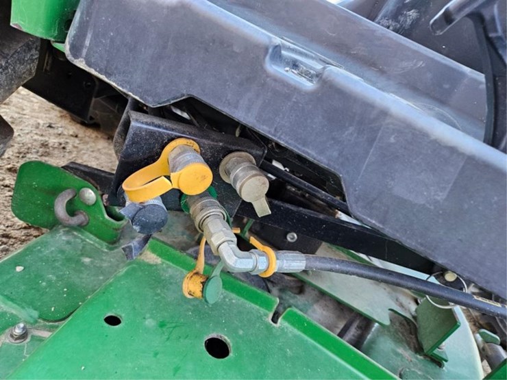 john-deere-2320-image-12