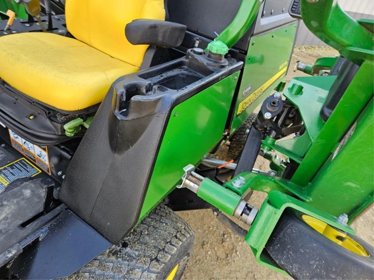 2021-john-deere-1600-turbo-image-33