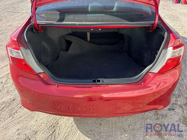 2012-toyota-camry-sedan-image-21