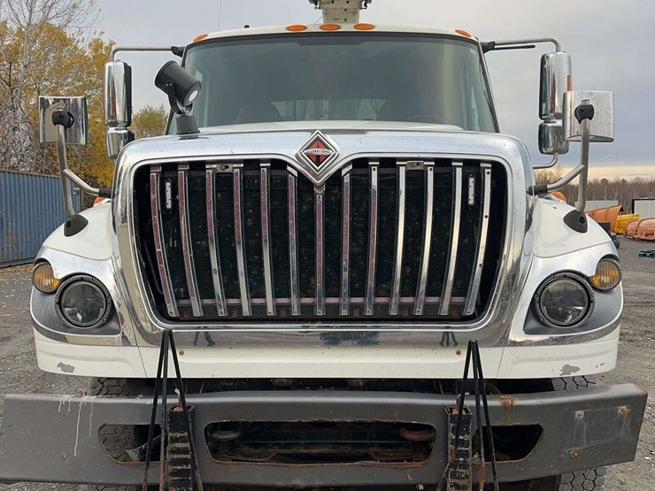 2012-international-7400-image-2