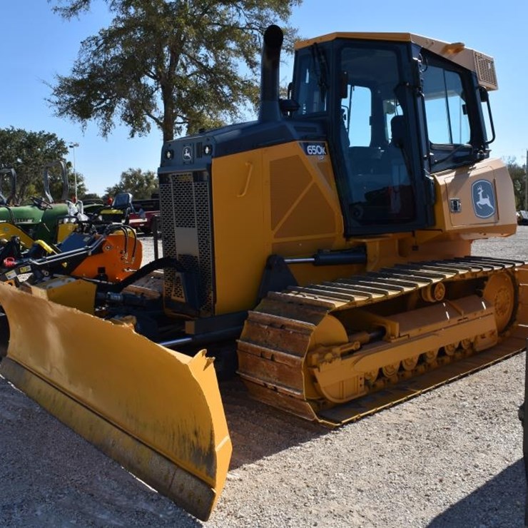 JD 650K LGP DOZER W/ 6 WAY BLADE (NO KEY, PUSH BUTTON) (SERIAL # 1T0650KKCJ