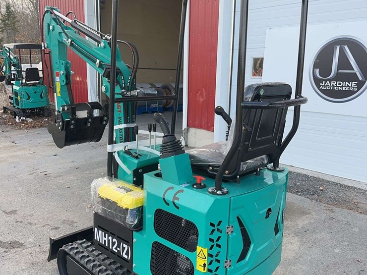 2025-agt-mh12z-mini-excavator-image-7