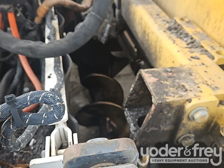 2012-caterpillar-ap-1055e-image-28