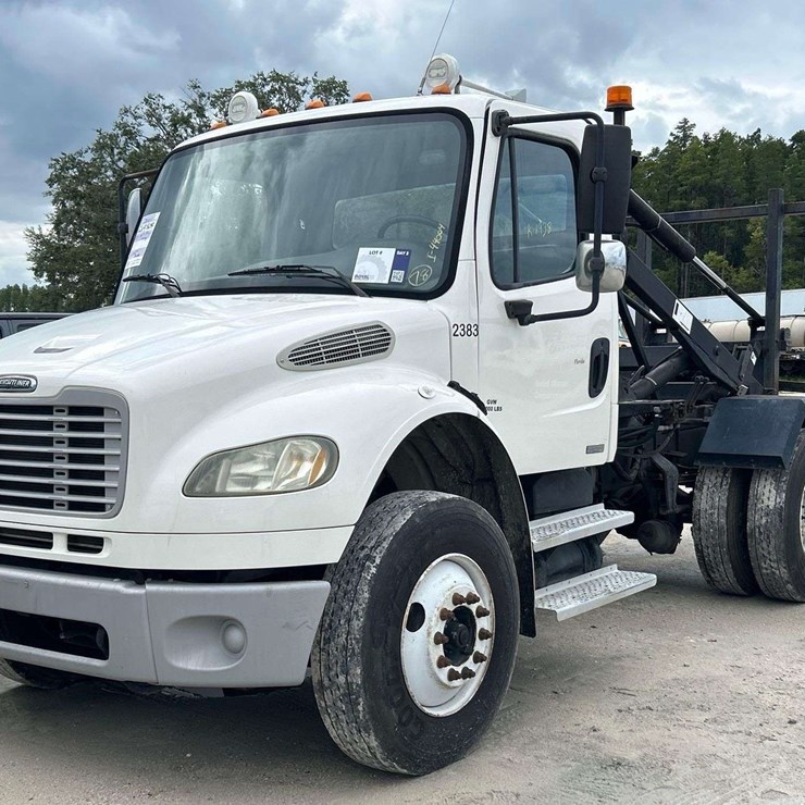 2005 FREIGHTLINER M2 106