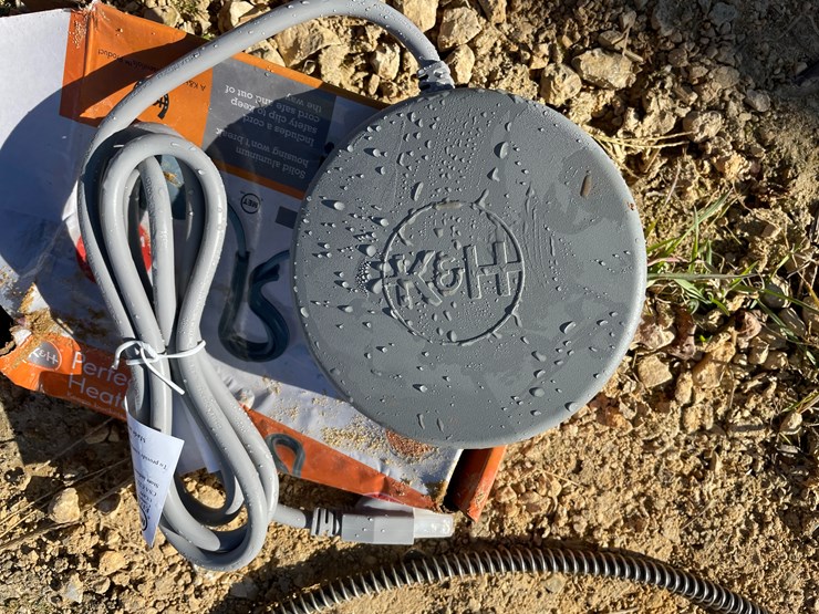 #5953-•-(1)-bucket-heater-and-(2)-tank-heaters-image-4