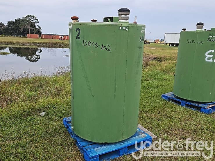 motor-oil-tank-326-gal-image-1