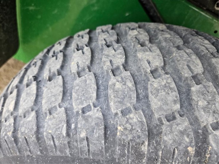 2011-john-deere-gator-image-38