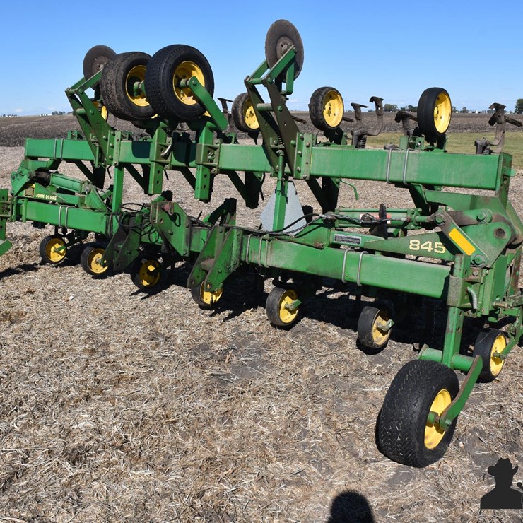 JOHN DEERE 845