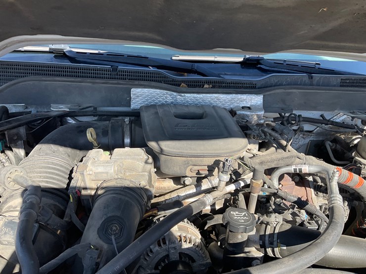 2015-chevrolet-silverado-image-8