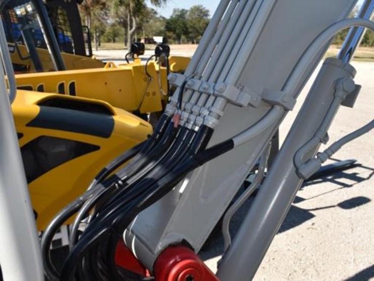 takeuchi-tb230-image-9