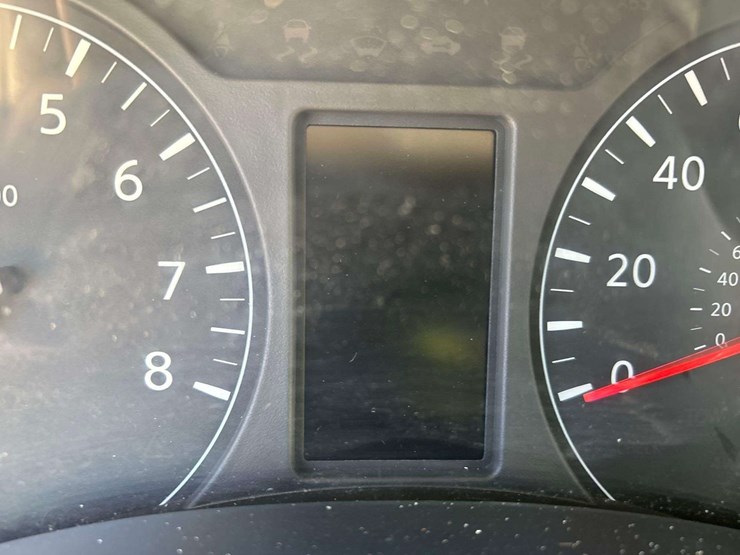 2012-nissan-nv2500hd-image-6