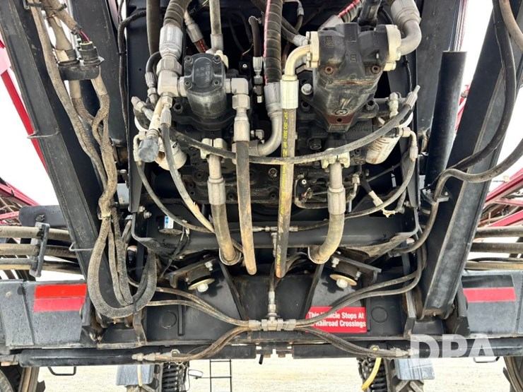 2019-case-ih-patriot-4440-image-50