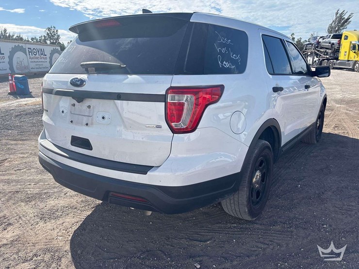 2018-ford-explorer-image-3