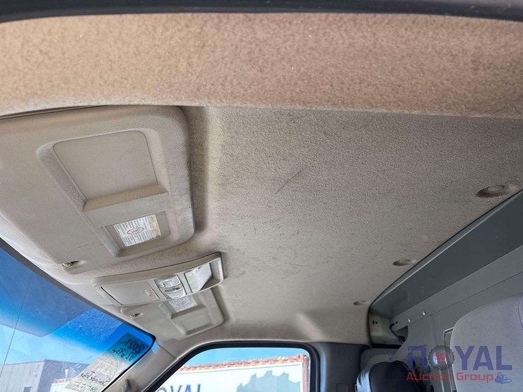 2021-nissan-nv2500hd-image-17