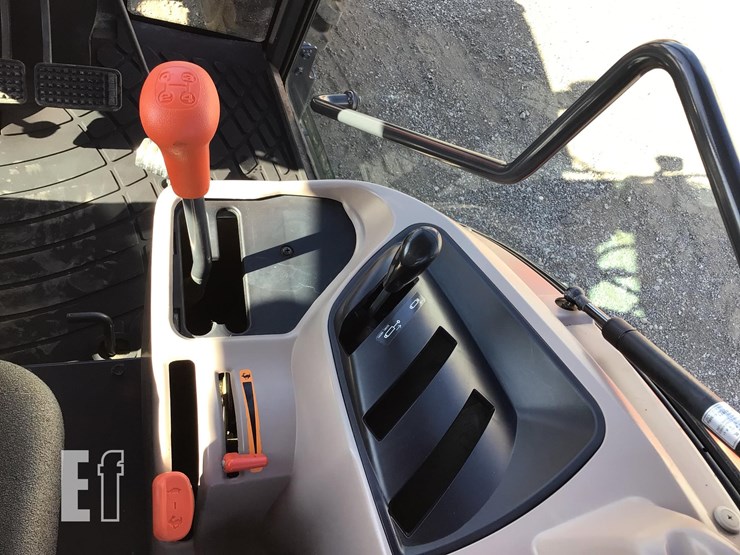 2015-kubota-m7060-image-16