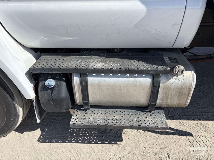 2017-ford-f650-image-14